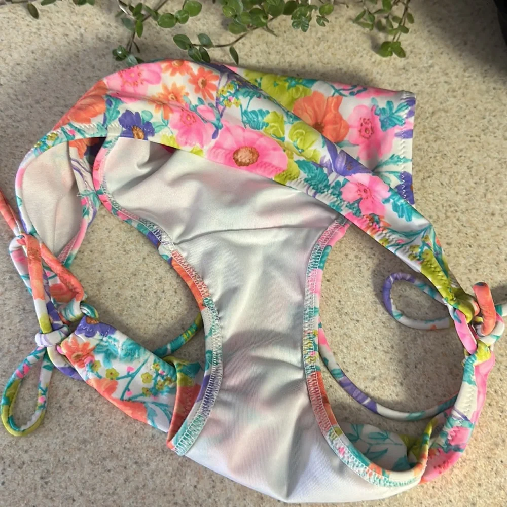 Victoria’s Secret bikini bottom - Picture 7 of 8